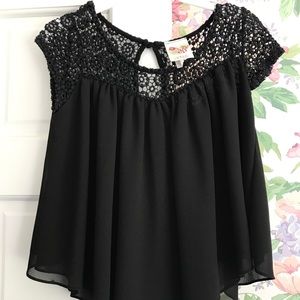 Kiddo girls Size Small Black crochet Top